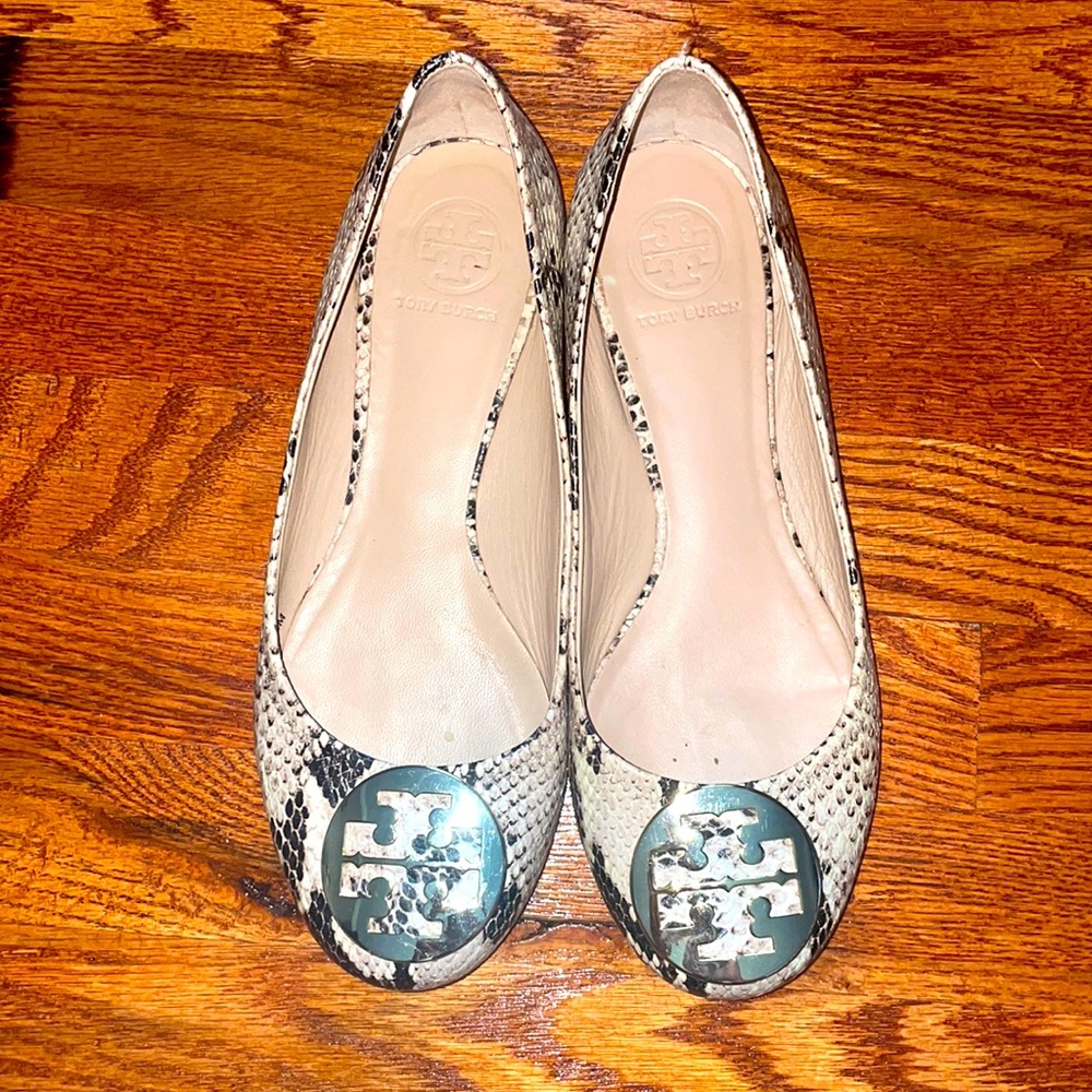 Size 9M tory burch flats worn 1 time in excellent condition